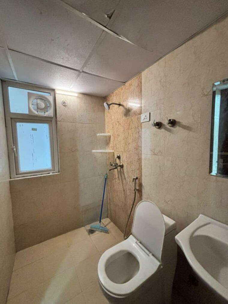Bathroom, amrapali-verona-heights 2 Bedroom 1000 Sq.Ft. Apartment In Tech Zone 4 Greater Noida Greater Noida 10523689