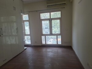 Room in 3 BHK Builder Floor at Sector 21 – for Rent