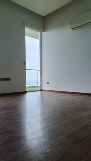 Room in 3 BHK Apartment at Mahindra Luminare, Sector 59 – for Rent