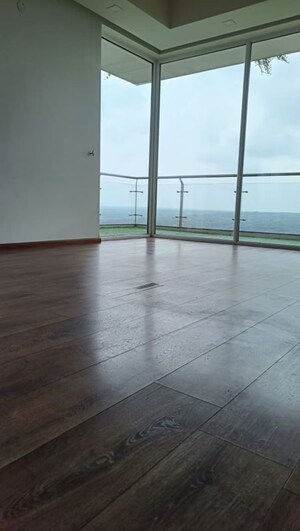 Room in 3 BHK Apartment at Mahindra Luminare, Sector 59 – for Rent