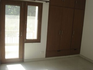 Room in 3 BHK Builder Floor at Pamposh Enclave – for Rent