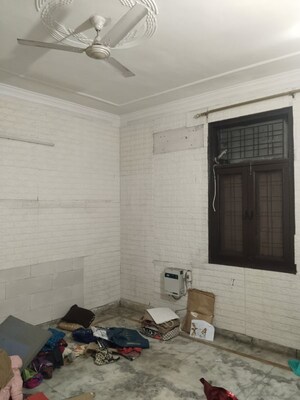 Room in 3 BHK Builder Floor at Sector 37 – for Rent