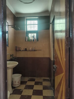 Washroom in 3 BHK Builder Floor at Sector 37 – for Rent