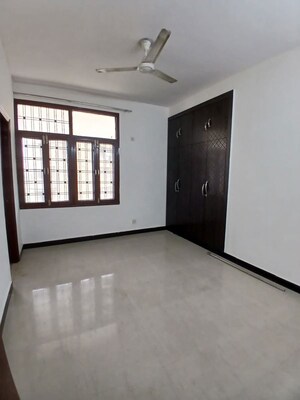Room in 3 BHK Apartment at Dwarka – for Rent