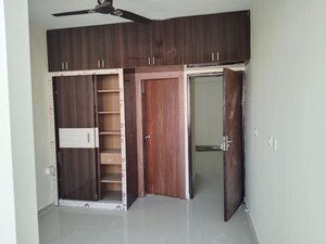 Room in 2 BHK Apartment at Pyramid Elite, Sector 86 – for Rent