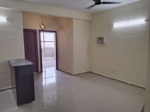 Room in 2 BHK Apartment at Pyramid Elite, Sector 86 – for Rent