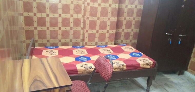 Bedroom, sector 62 Pg For Boys & Girls In Sector 62 10523832
