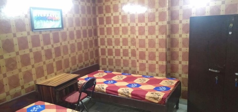 Bedroom, sector 62 Pg For Boys & Girls In Sector 62 10523832