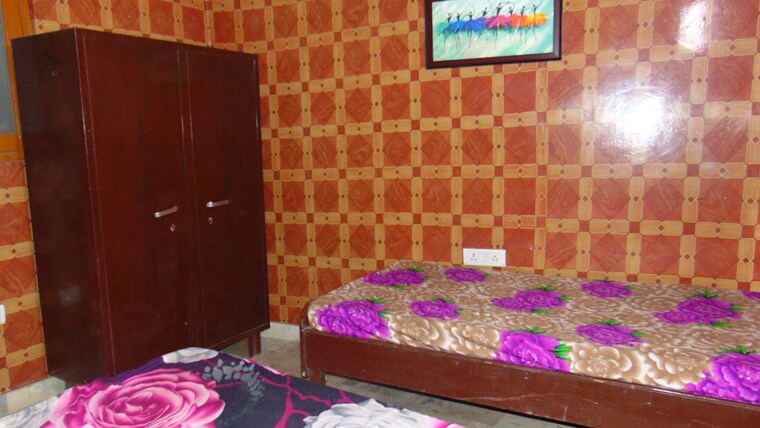 Bedroom, sector 62 Pg For Boys & Girls In Sector 62 10523832