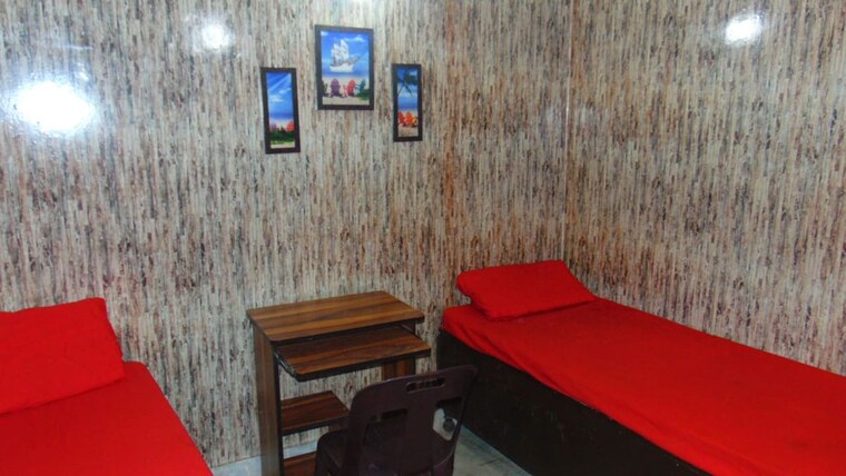 Bedroom, sector 62 Pg For Boys & Girls In Sector 62 10523832