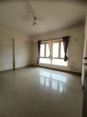 Room in 3 BHK Apartment at Crystal Isle Apartment, Goregaon East – for Sale