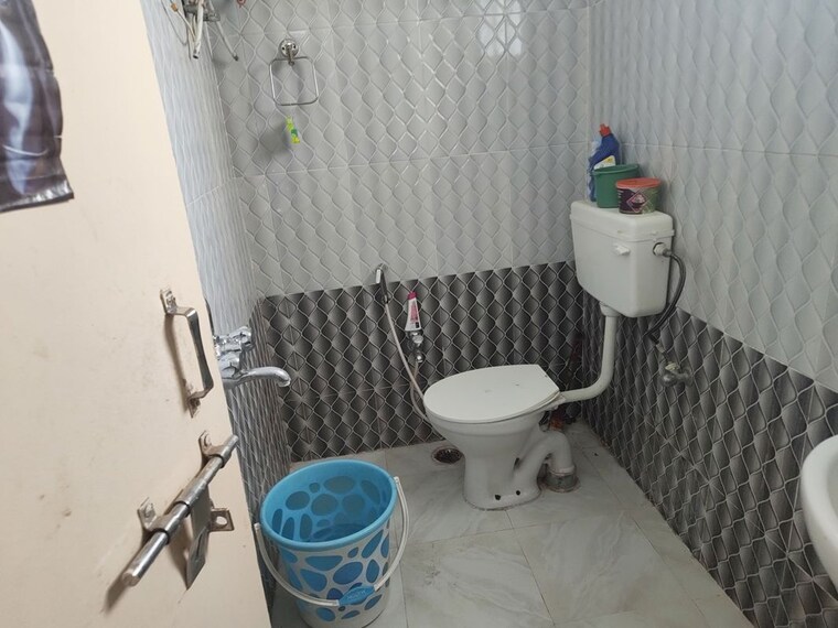 Bathroom, upavp-vrindavan-yojana 2.5 Bedroom 750 Sq.Ft. Apartment In Vrindavan Yojna Lucknow 10523843