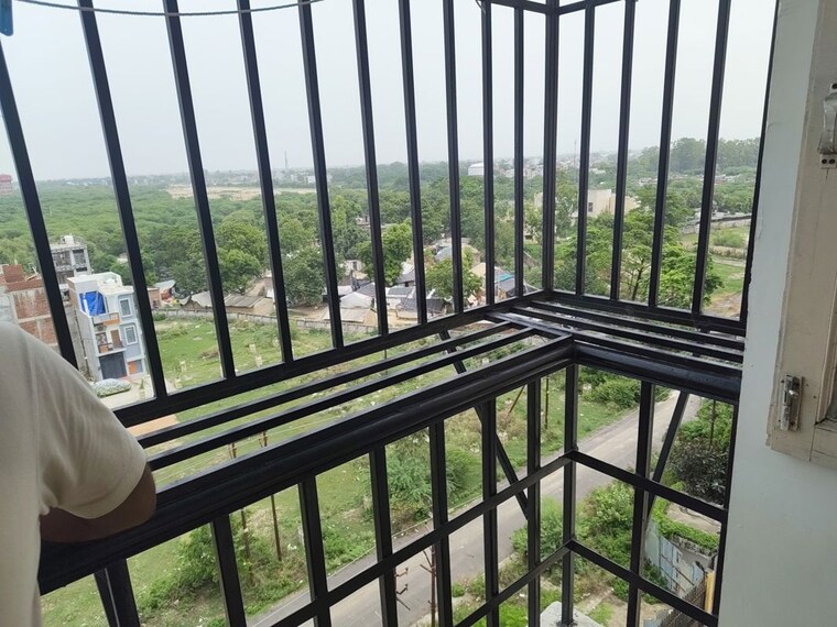Balcony, upavp-vrindavan-yojana 2.5 Bedroom 750 Sq.Ft. Apartment In Vrindavan Yojna Lucknow 10523843