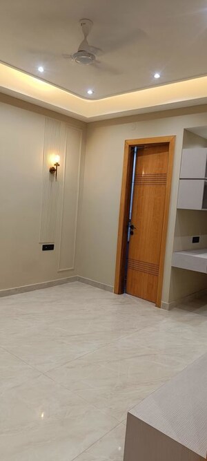 Room in 3 BHK Builder Floor at Palam Vihar Residents Association, Palam Vihar – for Rent