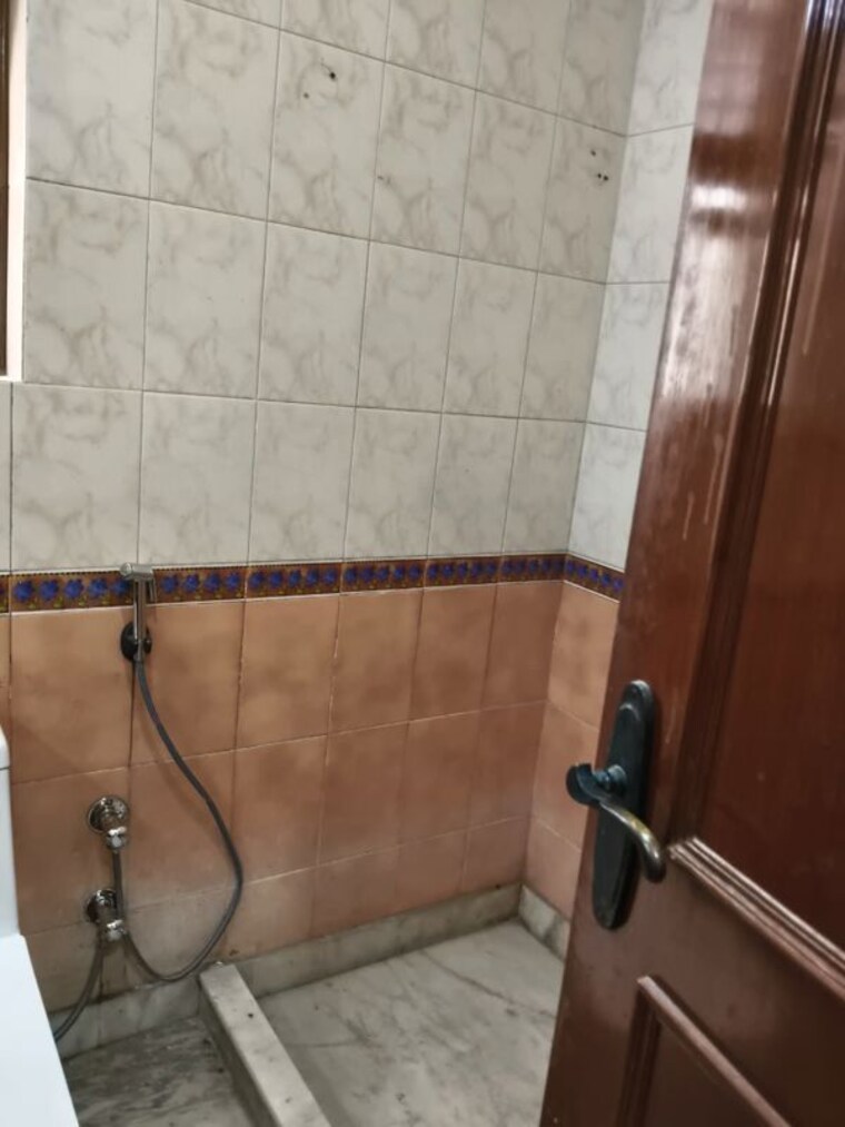Bathroom, rwa-apartments-sector-41 3 Bedroom 250 Sq.Mt. Independent House In Sector 41 Noida 10523905