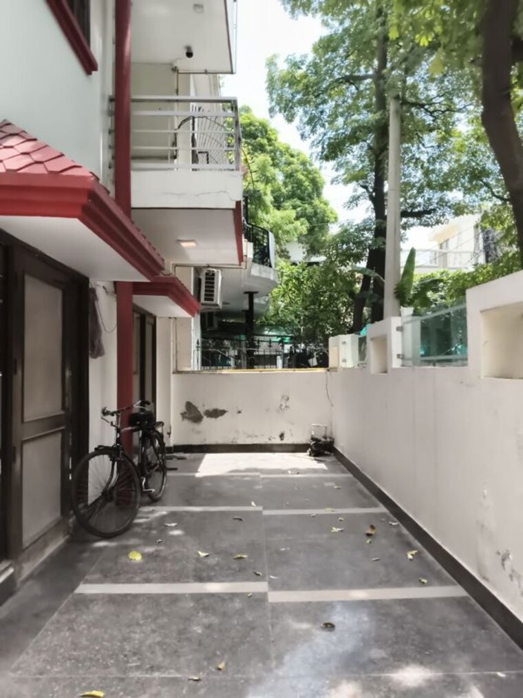 Balcony, rwa-apartments-sector-41 3 Bedroom 250 Sq.Mt. Independent House In Sector 41 Noida 10523905