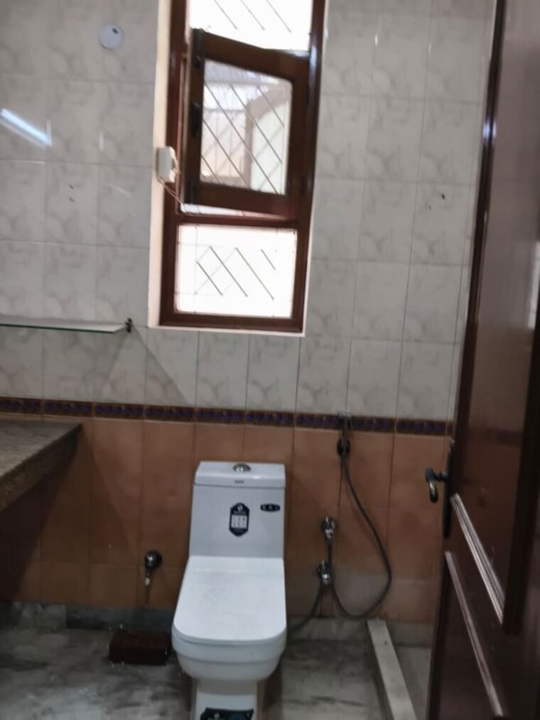 Bathroom, rwa-apartments-sector-41 3 Bedroom 250 Sq.Mt. Independent House In Sector 41 Noida 10523905