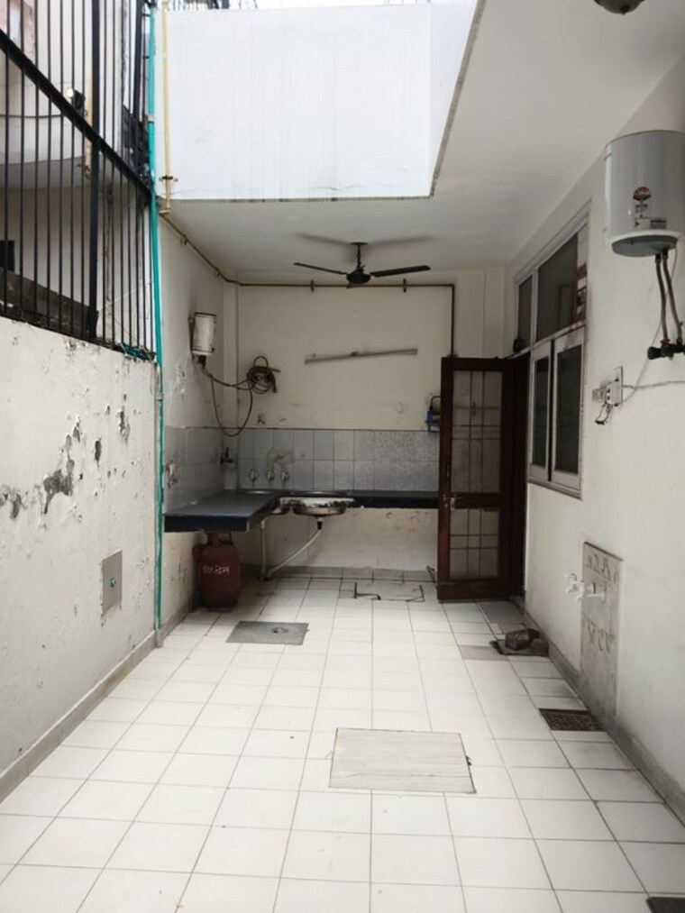 Kitchen, rwa-apartments-sector-41 3 Bedroom 250 Sq.Mt. Independent House In Sector 41 Noida 10523905