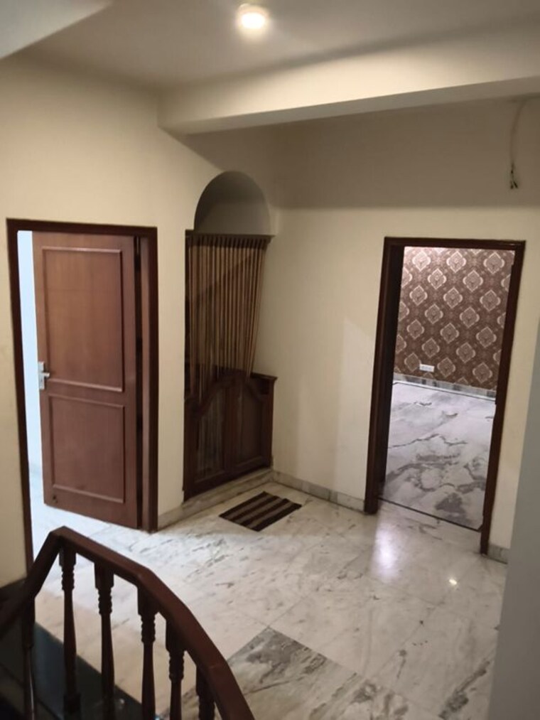 Room, rwa-apartments-sector-41 3 Bedroom 250 Sq.Mt. Independent House In Sector 41 Noida 10523905