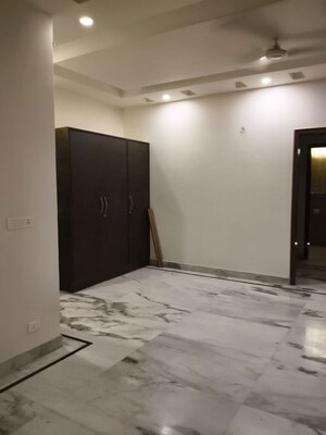 Room in 3 BHK Independent House at RWA Apartments Sector 41, Sector 41 – for Rent