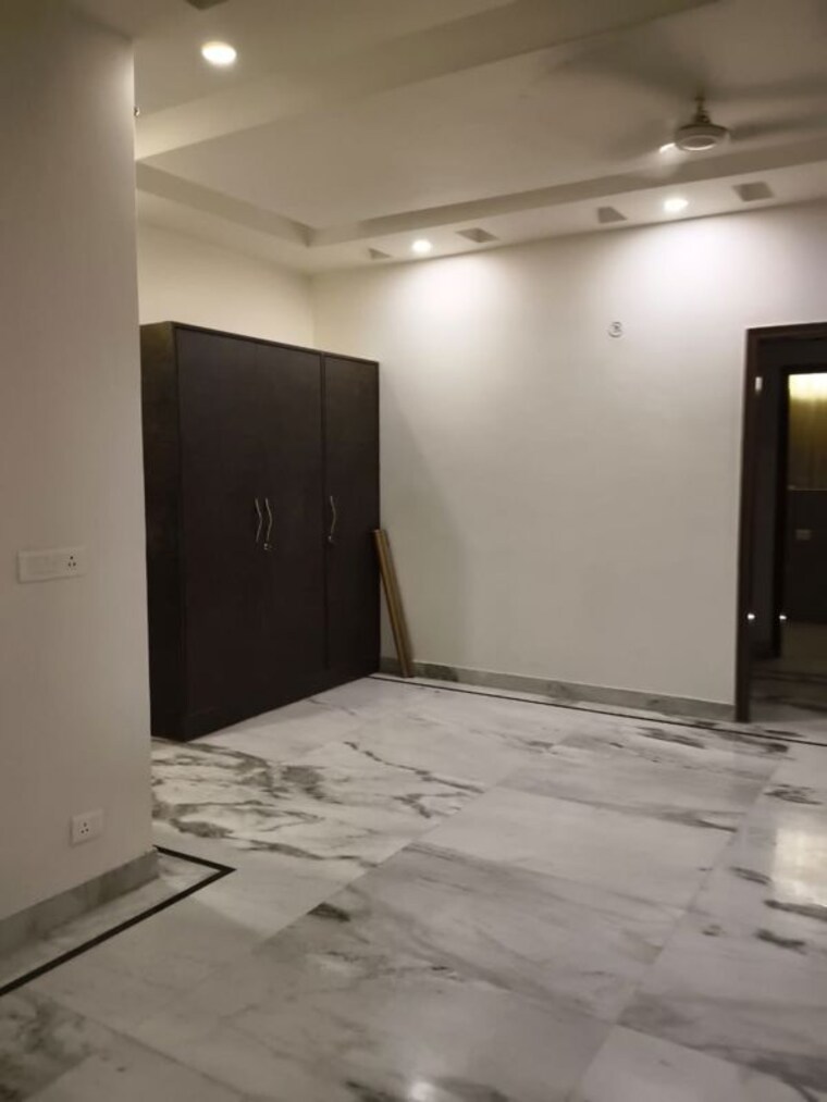 Room, rwa-apartments-sector-41 3 Bedroom 250 Sq.Mt. Independent House In Sector 41 Noida 10523905