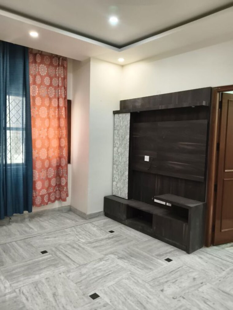 Bedroom, rwa-apartments-sector-41 3 Bedroom 250 Sq.Mt. Independent House In Sector 41 Noida 10523905