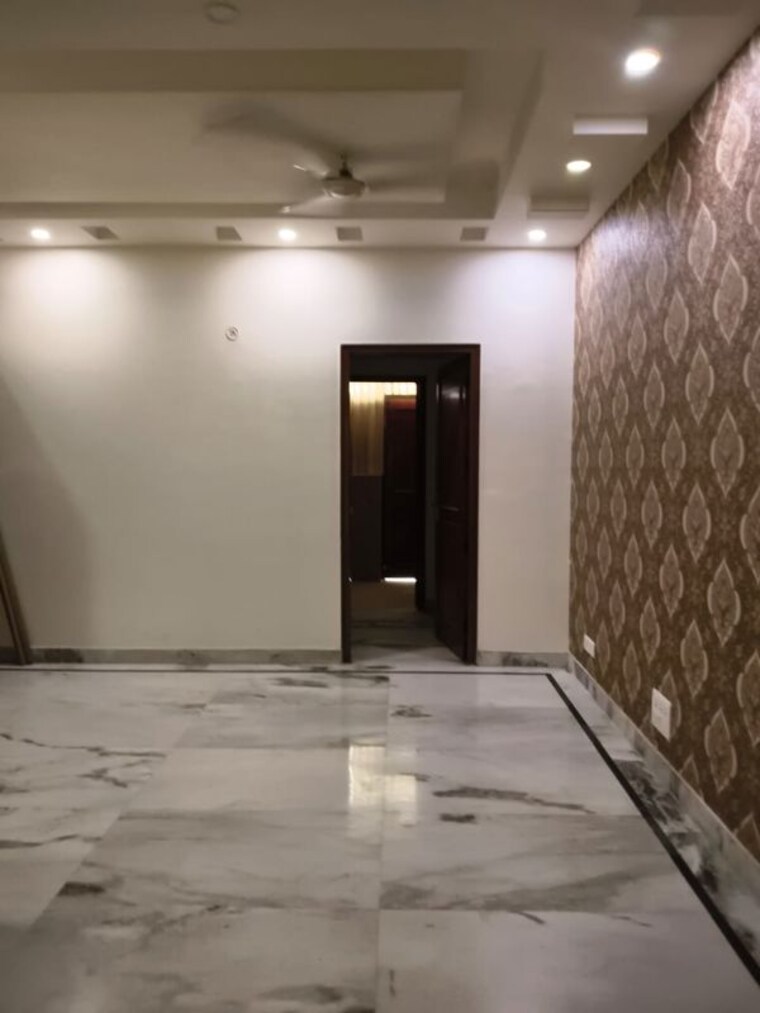 Room, rwa-apartments-sector-41 3 Bedroom 250 Sq.Mt. Independent House In Sector 41 Noida 10523905