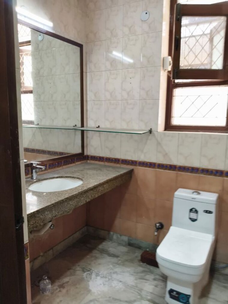 Bathroom, rwa-apartments-sector-41 3 Bedroom 250 Sq.Mt. Independent House In Sector 41 Noida 10523905