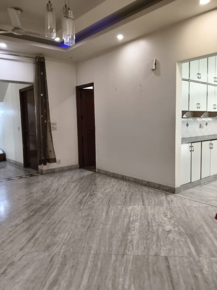 Room, rwa-apartments-sector-41 3 Bedroom 250 Sq.Mt. Independent House In Sector 41 Noida 10523905