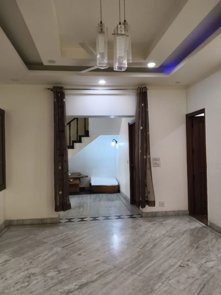 Room, rwa-apartments-sector-41 3 Bedroom 250 Sq.Mt. Independent House In Sector 41 Noida 10523905
