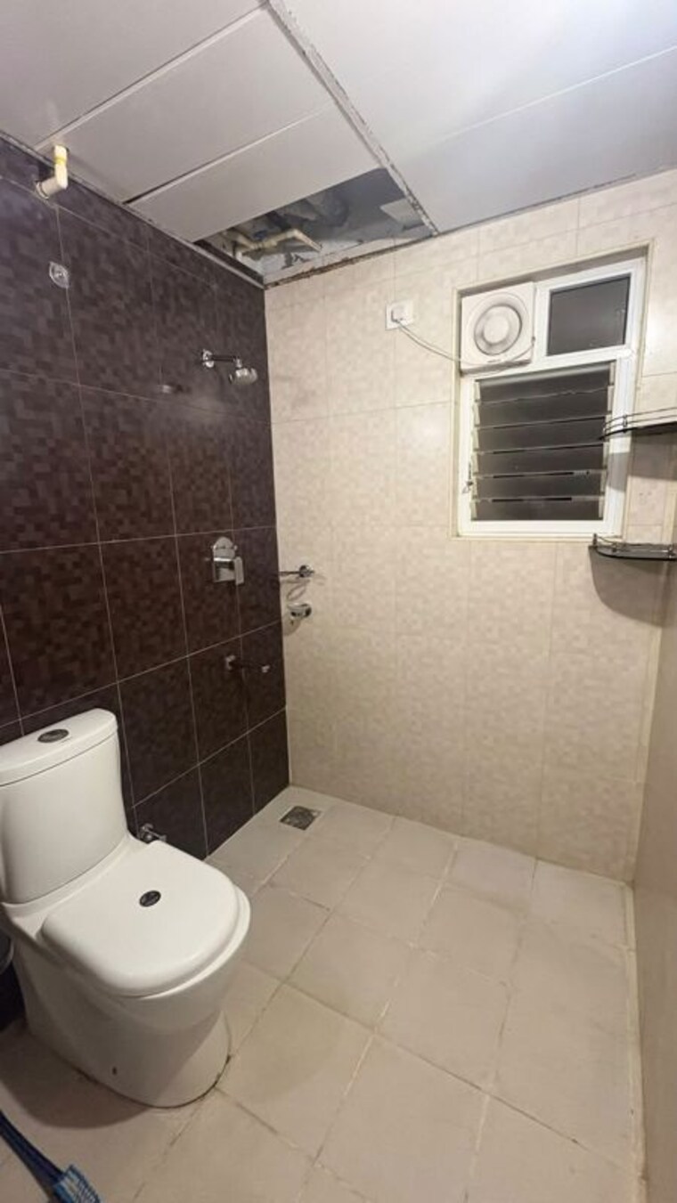 Bathroom, shriram-luxor 3 Bedroom 1550 Sq.Ft. Apartment In Hennur Road Bangalore 10523949