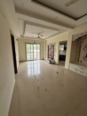 Room in 3 BHK Builder Floor at Sector 21 – for Rent