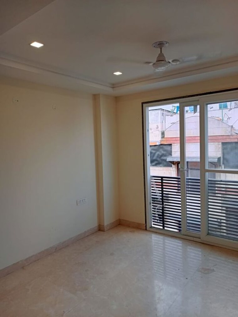 Room, naraina 3 Bedroom 200 Sq.Yd. Builder Floor In Naraina Delhi 10523934
