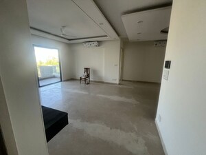 Room in 3 BHK Apartment at Signature Global City 63A, Sector 63a – for Rent