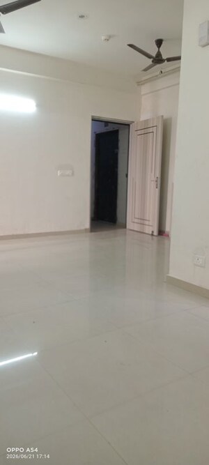 Room in 2 BHK Apartment at Mahagun Mywoods, Sector 16c Greater Noida – for Rent