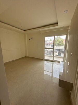 Room in 4 BHK Builder Floor at Sector 22 – for Rent