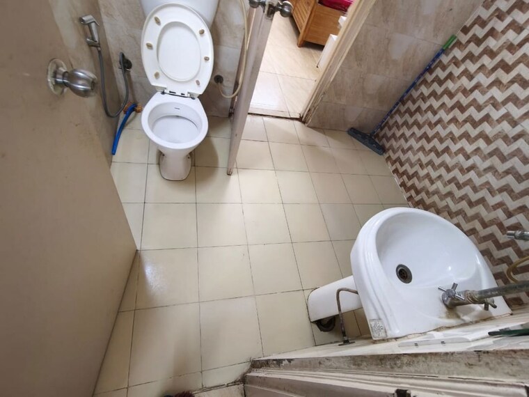 Bathroom, ajnara-le-garden 2 Bedroom 1040 Sq.Ft. Apartment In Sector 16b Greater Noida Greater Noida 10519419
