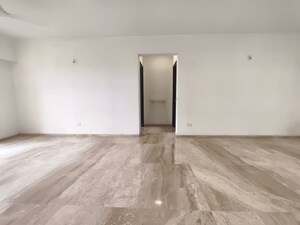 Room in 3 BHK Apartment at Mahindra Vivante, Andheri East – for Rent