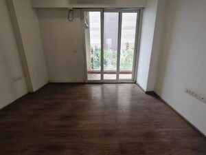Room in 3 BHK Apartment at Mahindra Vivante, Andheri East – for Rent