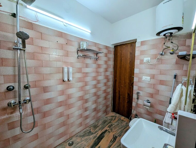 Bathroom, bptp-parklands-villa 5 Bedroom 1000 Sq.Ft. Apartment In Sector 88 Faridabad 10524017