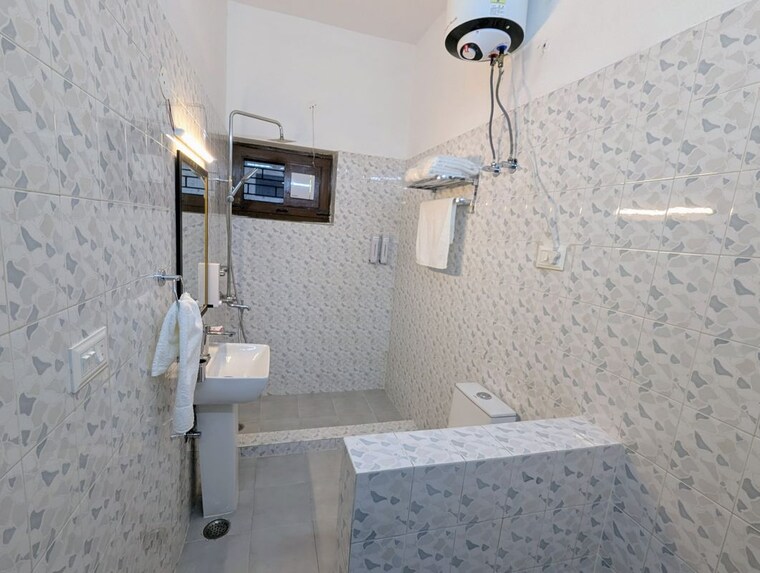 Bathroom, bptp-parklands-villa 5 Bedroom 1000 Sq.Ft. Apartment In Sector 88 Faridabad 10524017