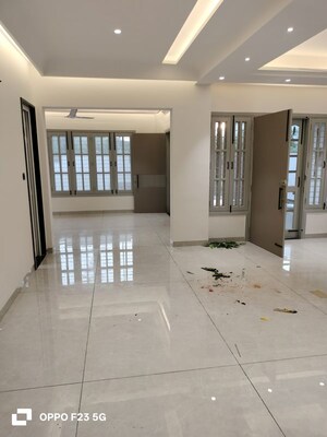Room in 6+ BHK Villa at Sector 4 – for Rent