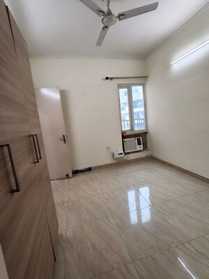 Room in 2 BHK Apartment at Panchsheel Greens II, Sector 16 Greater Noida – for Sale