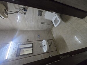 Bathroom in 1.5 BHK Builder Floor at Lajpat Nagar ii – for Rent
