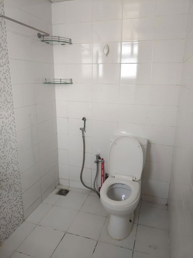 Bathroom, mantri-celestia 2 Bedroom 950 Sq.Ft. Apartment In Gachibowli Hyderabad 10524042
