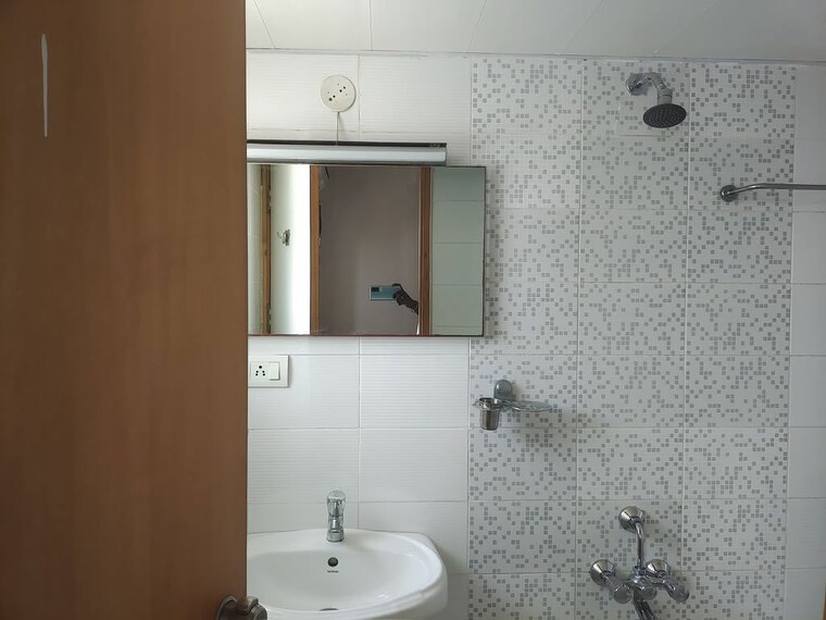Bathroom, mantri-celestia 2 Bedroom 950 Sq.Ft. Apartment In Gachibowli Hyderabad 10524042