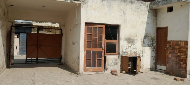 Room, ambala highway 3 Bedroom 335 Sq.Yd. Independent House In Ambala Highway Zirakpur 9453798