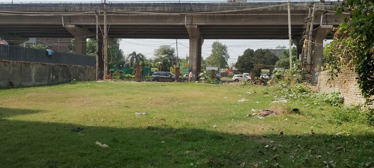 Garden, royale-wind-cross Commercial Land 2415 Sq.Yd. In Ambala Highway Zirakpur 9448258