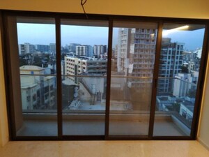 Room in 4 BHK Apartment at Kalpataru Solitaire, Juhu – for Rent