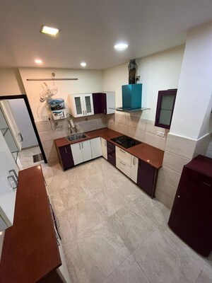 Team Area in 2 BHK Apartment at Sigra – for Rent
